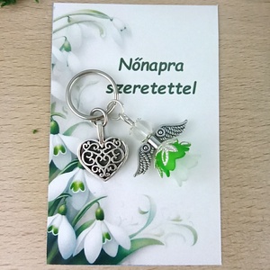 Nőnapi ajándék - sötétzöld angyal kulcstartó ajándékkártyával, választható medállal és kártyával - Meska.hu