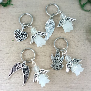 Nőnapi ajándék - fehér angyal kulcstartó ajándékkártyával, választható medállal és kártyával - táska & tok - kulcstartó & táskadísz - kulcstartó - Meska.hu