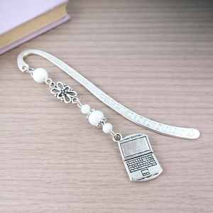 Fehér laptop könyvjelző � kézzel készült ajándék tanárnak, pedagógusnak, Könyv & Zene, Könyvjelző, Ékszerkészítés, Gyöngyfűzés, gyöngyhímzés, MESKA