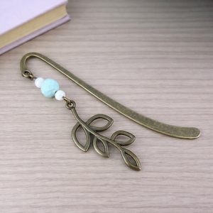 Világoskék leveles ág könyvjelző � természet ihlette, kézműves ajándék olvasóknak, Könyv & Zene, Könyvjelző, Ékszerkészítés, Gyöngyfűzés, gyöngyhímzés, MESKA