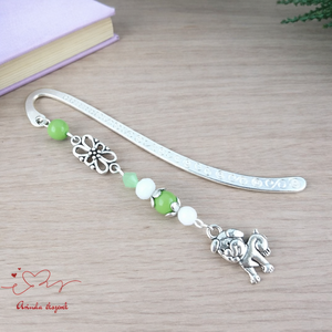 Zöld kutyás könyvjelző � egyedi, kézműves ajándék kutyabarátoknak, Könyv & Zene, Könyvjelző, Ékszerkészítés, Gyöngyfűzés, gyöngyhímzés, MESKA