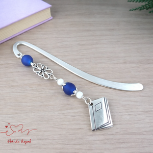 Sötétkék könyv charmos könyvjelző � pedagógusnapi és évzáró ajándék, Könyv & Zene, Könyvjelző, Ékszerkészítés, Gyöngyfűzés, gyöngyhímzés, MESKA