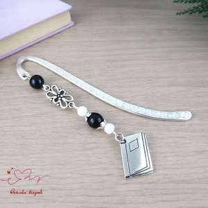 Fekete könyv charmos könyvjelző � pedagógusnapi és évzáró ajándék, Könyv & Zene, Könyvjelző, Ékszerkészítés, Gyöngyfűzés, gyöngyhímzés, MESKA