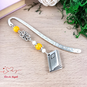 Sárga könyv charmos könyvjelző � pedagógusnapi és évzáró ajándék, Könyv & Zene, Könyvjelző, Ékszerkészítés, Gyöngyfűzés, gyöngyhímzés, MESKA