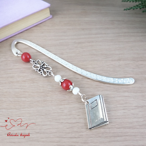 Piros könyv charmos könyvjelző � pedagógusnapi és évzáró ajándék, Könyv & Zene, Könyvjelző, Ékszerkészítés, Gyöngyfűzés, gyöngyhímzés, MESKA