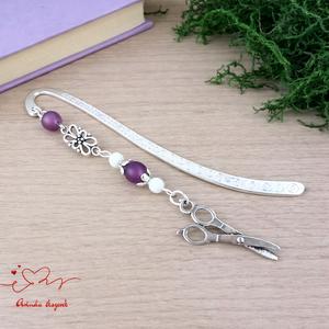 Lila ollós könyvjelző � kreatív ajándék kézimunkázóknak és alkotóknak, Könyv & Zene, Könyvjelző, Ékszerkészítés, Gyöngyfűzés, gyöngyhímzés, MESKA