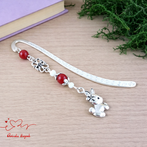 Piros nyuszis könyvjelző � óvónéninek és dadusnak év végi köszönőajándék, Könyv & Zene, Könyvjelző, Ékszerkészítés, Gyöngyfűzés, gyöngyhímzés, MESKA