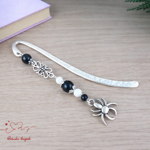 Pókos könyvjelző � fekete-fehér, különleges hangulatú, Könyv & Zene, Könyvjelző, Ékszerkészítés, Gyöngyfűzés, gyöngyhímzés, MESKA