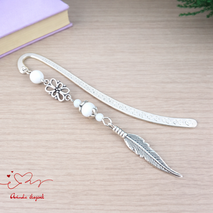 Toll charm könyvjelző � fehér gyöngyökkel, pedagógusnapi ajándék, Könyv & Zene, Könyvjelző, Ékszerkészítés, Gyöngyfűzés, gyöngyhímzés, MESKA