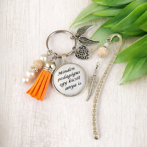 Minden pedagógus egy kicsit anya is narancs kulcstartó és üveglencsés könyvjelző szett, Táska & Tok, Kulcstartó & Táskadísz, Kulcstartó, Ékszerkészítés, Gyöngyfűzés, gyöngyhímzés, MESKA