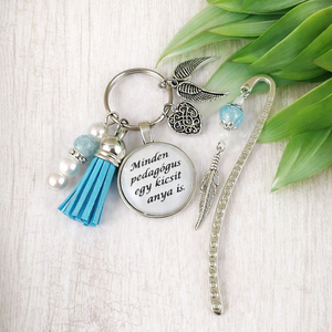Minden pedagógus egy kicsit anya is világoskék kulcstartó és üveglencsés könyvjelző szett, Táska & Tok, Kulcstartó & Táskadísz, Kulcstartó, Ékszerkészítés, Gyöngyfűzés, gyöngyhímzés, MESKA