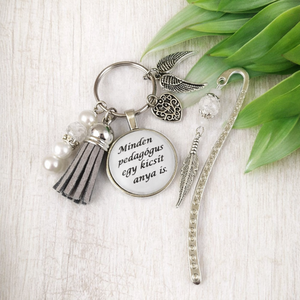 Minden pedagógus egy kicsit anya is kék kulcstartó és üveglencsés könyvjelző szett, Táska & Tok, Kulcstartó & Táskadísz, Kulcstartó, Ékszerkészítés, Gyöngyfűzés, gyöngyhímzés, MESKA