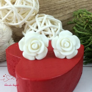 14 mm fehér rózsa bedugós fülbevaló � nemesacél alapú romantikus virág ékszer, ajándék nőknek, Ékszer, Fülbevaló, Pötty fülbevaló, Ékszerkészítés, Gyöngyfűzés, gyöngyhímzés, MESKA