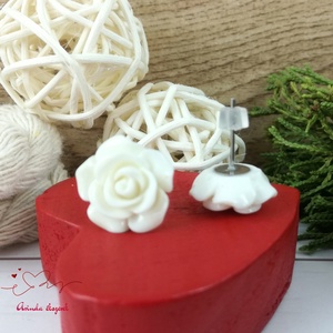 14 mm fehér rózsa bedugós fülbevaló � nemesacél alapú romantikus virág ékszer, ajándék nőknek - ékszer - fülbevaló - pötty fülbevaló - Meska.hu