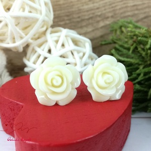 14 mm krém rózsa bedugós fülbevaló � nemesacél alapú romantikus virág ékszer, ajándék nőknek, Ékszer, Fülbevaló, Pötty fülbevaló, Ékszerkészítés, Gyöngyfűzés, gyöngyhímzés, MESKA