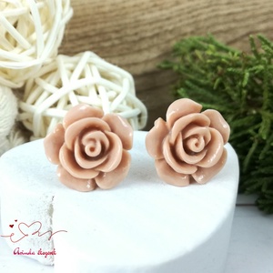 14 mm beige rózsa bedugós fülbevaló � nemesacél alapú romantikus virág ékszer, ajándék nőknek, Ékszer, Fülbevaló, Pötty fülbevaló, Ékszerkészítés, Gyöngyfűzés, gyöngyhímzés, MESKA