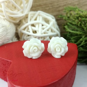 Fehér rózsás bedugós fülbevaló � 10 mm, nemesacél alapú elegáns virág ékszer, Ékszer, Fülbevaló, Pötty fülbevaló, Ékszerkészítés, Gyöngyfűzés, gyöngyhímzés, MESKA
