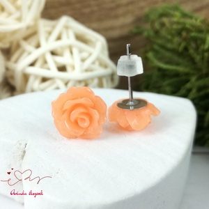 Barack rózsás bedugós fülbevaló � 10 mm, nemesacél alapú elegáns virág ékszer - ékszer - fülbevaló - pötty fülbevaló - Meska.hu