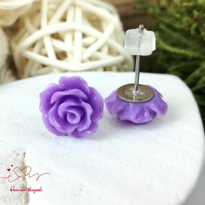 Lila rózsás bedugós fülbevaló � 10 mm, nemesacél alapú elegáns virág ékszer - ékszer - fülbevaló - pötty fülbevaló - Meska.hu