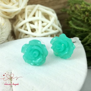 Türkizzöld rózsás bedugós fülbevaló � 10 mm, nemesacél alapú elegáns virág ékszer - ékszer - fülbevaló - pötty fülbevaló - Meska.hu