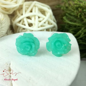 Türkizzöld rózsás bedugós fülbevaló � 10 mm, nemesacél alapú elegáns virág ékszer, Ékszer, Fülbevaló, Pötty fülbevaló, Ékszerkészítés, Gyöngyfűzés, gyöngyhímzés, MESKA
