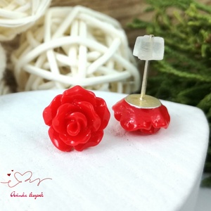Piros rózsás bedugós fülbevaló � 10 mm, nemesacél alapú elegáns virág ékszer - ékszer - fülbevaló - pötty fülbevaló - Meska.hu