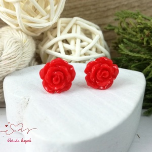 Piros rózsás bedugós fülbevaló � 10 mm, nemesacél alapú elegáns virág ékszer - Meska.hu