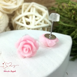 Rózsaszín rózsás bedugós fülbevaló � 10 mm, nemesacél alapú elegáns virág ékszer - ékszer - fülbevaló - pötty fülbevaló - Meska.hu