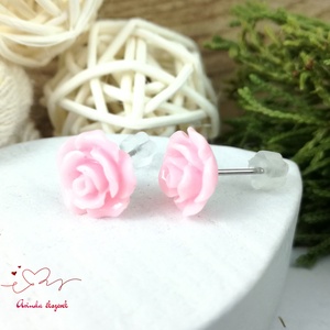 Rózsaszín rózsás bedugós fülbevaló � 10 mm, nemesacél alapú elegáns virág ékszer - ékszer - fülbevaló - pötty fülbevaló - Meska.hu