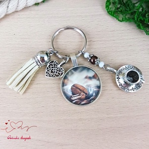 Kávés idézetes kulcstartó bézs bojttal � ajándék kávérajongóknak, nőnapi meglepetés - táska & tok - kulcstartó & táskadísz - kulcstartó - Meska.hu