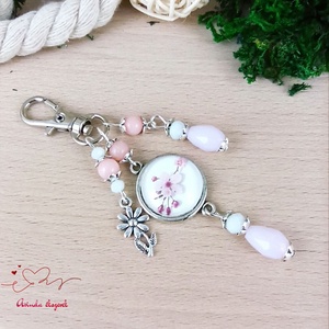 Cseresznyevirágos üveglencsés kulcstartó � romantikus ajándék nőknek - Meska.hu