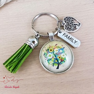 Életfás üveglencsés kulcstartó zöld bojttal � családi ajándék Family charm - táska & tok - kulcstartó & táskadísz - kulcstartó - Meska.hu
