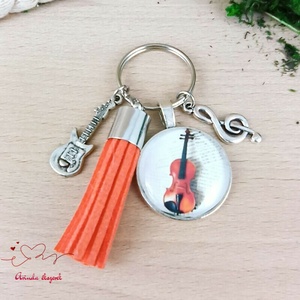 Hegedű mintás üveglencsés kulcstartó narancs bojttal � zenész ajándék - Meska.hu