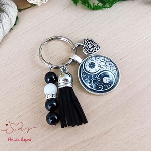 Yin-Yang mintás üveglencsés kulcstartó fekete bojttal � fekete-fehér harmónia ajándék - táska & tok - kulcstartó & táskadísz - kulcstartó - Meska.hu
