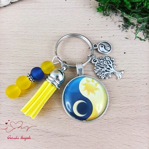 Nap és Hold yin-yang üveglencsés kulcstartó sárga bojttal � harmónia ajándék - Meska.hu