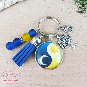 Nap és Hold yin-yang üveglencsés kulcstartó sötétkék bojttal � harmónia ajándék - Meska.hu