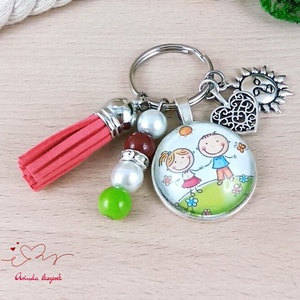 Játszó gyerekek mintás üveglencsés kulcstartó piros bojttal � barátság ajándék - táska & tok - kulcstartó & táskadísz - kulcstartó - Meska.hu