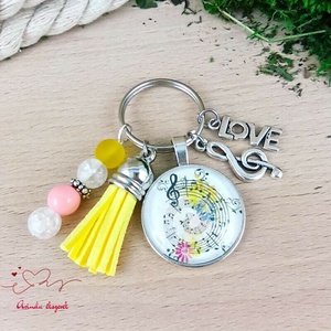 Zenés kotta mintás üveglencsés kulcstartó sárga bojttal � ajándék zenetanárnak, énekesnek, Táska & Tok, Kulcstartó & Táskadísz, Kulcstartó, Ékszerkészítés, Gyöngyfűzés, gyöngyhímzés, MESKA