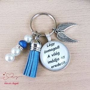 Légy önmagad! motivációs üveglencsés kulcstartó kék bojttal � inspiráló ajándék nőknek, Táska & Tok, Kulcstartó & Táskadísz, Kulcstartó, Ékszerkészítés, Gyöngyfűzés, gyöngyhímzés, MESKA
