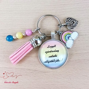 Legyél szivárvány valaki esőfelhőjében motivációs kulcstartó rózsaszín bojttal � inspiráló ajándék, Táska & Tok, Kulcstartó & Táskadísz, Kulcstartó, Ékszerkészítés, Gyöngyfűzés, gyöngyhímzés, MESKA