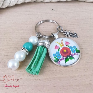 Magyaros népi virágmintás üveglencsés kulcstartó zöld bojttal � különleges ajándék nőknek - táska & tok - kulcstartó & táskadísz - kulcstartó - Meska.hu