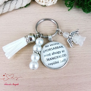 Ne vezess gyorsabban angyalos üveglencsés kulcstartó fehér bojttal � autós ajándék - táska & tok - kulcstartó & táskadísz - kulcstartó - Meska.hu