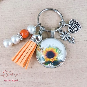 Napraforgó mintás üveglencsés kulcstartó narancs bojttal � vidám nyári ajándék nőknek - Meska.hu