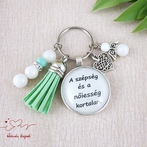 A szépség és a nőiesség kortalan idézetes kulcstartó � nőnapi, anyák napi ajándék nőknek, Táska & Tok, Kulcstartó & Táskadísz, Kulcstartó, Ékszerkészítés, Gyöngyfűzés, gyöngyhímzés, MESKA