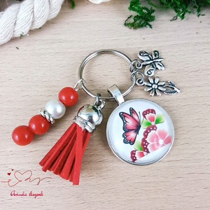 Pillangós virágmintás üveglencsés kulcstartó piros bojttal � nőies ajándék - Meska.hu