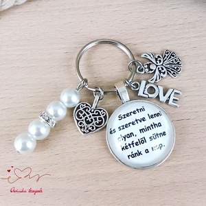 Szeretni és szeretve lenni idézetes üveglencsés kulcstartó � romantikus ajándék LOVE medállal - Meska.hu
