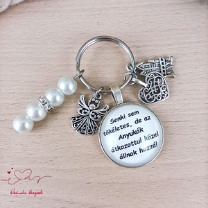 Senki sem tökéletes, de az Anyukák idézetes üveglencsés kulcstartó � ajándék anyának - Meska.hu