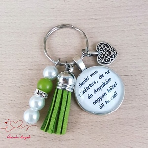 Idézetes kulcstartó anyának kék üveglencsével – „Senki sem tökéletes…” ajándék, Táska & Tok, Kulcstartó & Táskadísz, Kulcstartó, Ékszerkészítés, Gyöngyfűzés, gyöngyhímzés, Megható és kedves ajándék édesanyáknak, amely a szeretet üzenetét hordozza.

Ez a kék hátterű, idéz..., MESKA