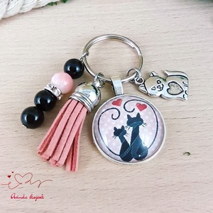 Szerelmes cicák kulcstartó rózsaszín bojttal � romantikus ajándék Valentin-napra - táska & tok - kulcstartó & táskadísz - kulcstartó - Meska.hu