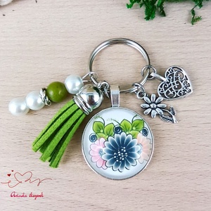 Színes virágok kulcstartó zöld bojttal � ajándék óvónéninek, dadusnak tanévzáróra - Meska.hu